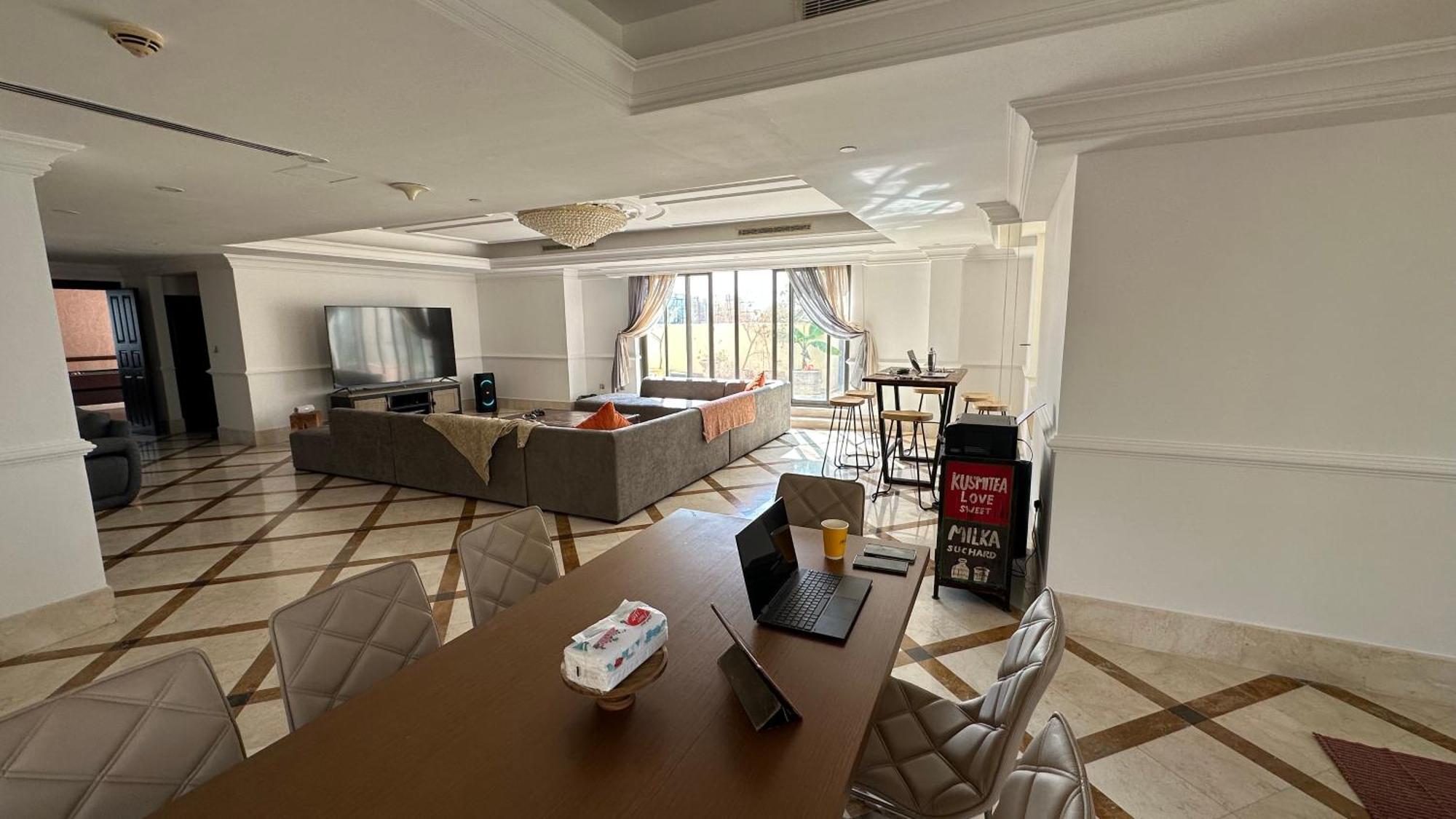 Neyar Beach Vibes Hostel Dubai Exterior photo