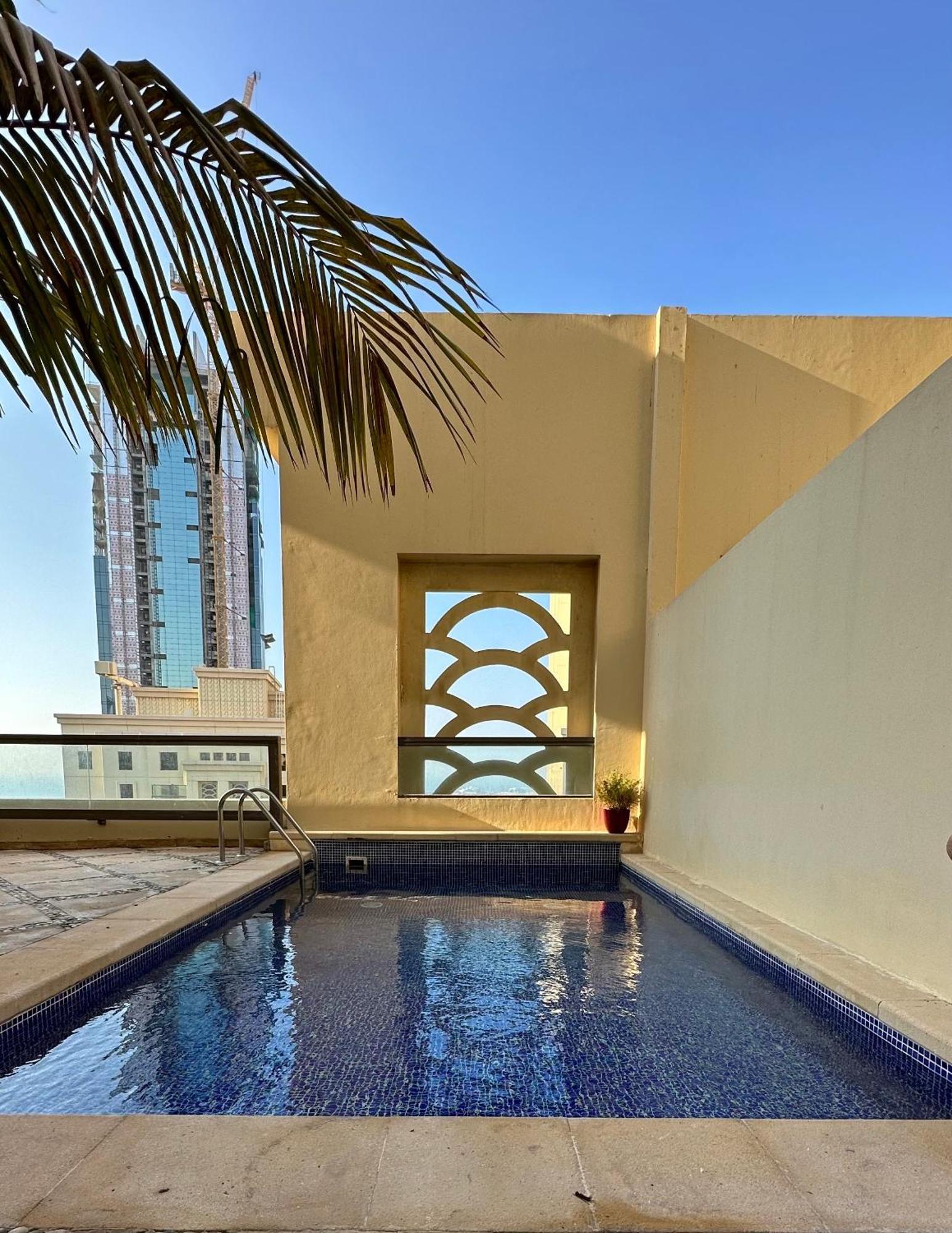 Neyar Beach Vibes Hostel Dubai Exterior photo
